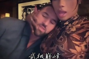 簡(jiǎn)直太甜蜜了～獨(dú)行俠沒(méi)有比賽克萊與女友梅根大秀恩愛(ài)～