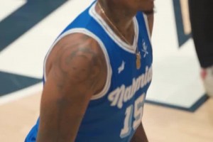 還有油？40歲尼克-楊曬野球場(chǎng)連續(xù)三分集錦：我需要十天合同！