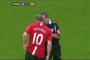 魯尼當(dāng)年在曼聯(lián)面對(duì)布萊頓時(shí)的名場面??