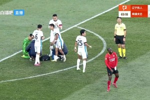 疼??！田依儂爆射近距離擊中隊(duì)友姆本扎襠部，后者走路姿勢亮了