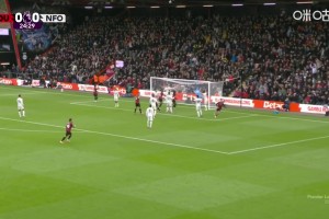 驚呆隊(duì)友+對(duì)手??！塔弗尼爾角球直接攻破森林隊(duì)大門(mén)