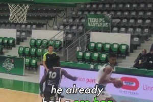 鶴立雞群！看看15歲的文班是怎么打球的，真是瞎眼可見的天賦??！