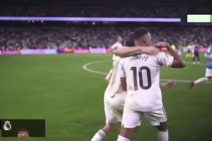 ??姆總和A費上一秒還在擁抱慶祝，發(fā)現(xiàn)雙方?jīng)_突立馬“應(yīng)戰(zhàn)”