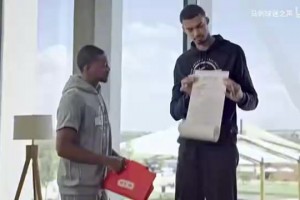 小狐貍和文班互動！馬刺球員的零售超市廣告！誰的演技最好？