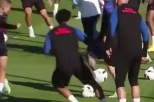 以前哪敢想？梅西訓(xùn)練中穿維拉蒂襠，第一時(shí)間找拉莫斯尋求庇護(hù)