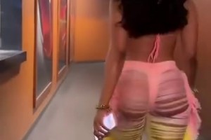 這是被榨干了？克萊開季狀態(tài)不佳，女友馬冬梅身材炸裂！