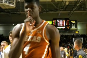 身高175的馬蘭維爾在CBA秀翻了，防守人伸腳也攔不住