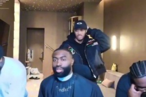 愁死了！布朗談?lì)^禿原因：都是因?yàn)樵趧P爾特人10年來的壓力導(dǎo)致！