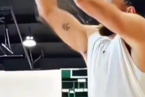 庫(kù)里投籃細(xì)節(jié)解析，投籃持球手型相距較近，投籃往上發(fā)力...