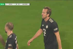 這球漂亮！凱恩禁區(qū)內(nèi)小角度轉身打門得手！拜仁2分鐘2球反超！