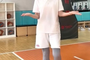 1招學(xué)會胯下運球，好的訓(xùn)練方法永遠事半功倍！