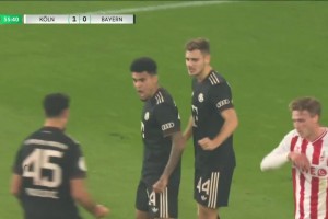 拜仁1-1扳平比分！斯坦尼西奇射門被撲，迪亞斯門前補射破門！