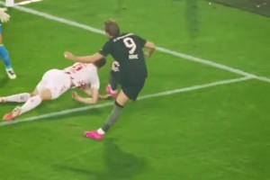 這就是神鋒??！凱恩高難度破門(mén)我玩游戲都踢不出來(lái)這種