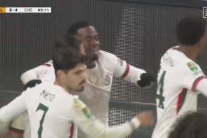 狼隊后場失誤！吉滕斯爆射轟進出世界波！切爾西4-2領(lǐng)先！