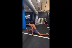 這什么逆天柔韌性？2米24文班嘗試一字馬，看得我小腦萎縮了??