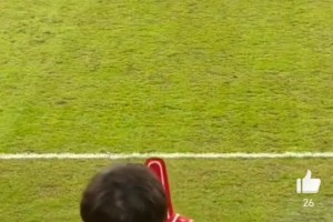 太過分了！蓉城球迷對著阿奇姆彭大喊“黑鬼”+學(xué)猴子叫??