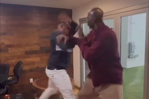 ??皮爾斯和加內(nèi)特切磋武藝，簡直倆活寶