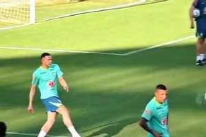 腳下技術(shù)還得是巴西！拉菲尼亞這個停球讓我想起了馬塞洛??