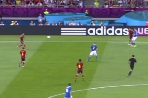 阿爾巴瘋狂超車(chē)！西班牙經(jīng)典進(jìn)球：哈維妙傳直塞助攻阿爾巴！