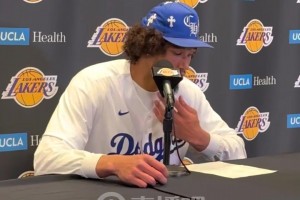 海斯：能多進(jìn)些三分當(dāng)然不錯！但我更專注于組織+防守來助隊(duì)取勝