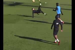 值得收藏回憶的視頻！梅西訓(xùn)練時期的神奇操作合集！