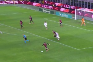 從后場到前場，帕夫洛維奇的積極跑動，為米蘭創(chuàng)造了這粒進球