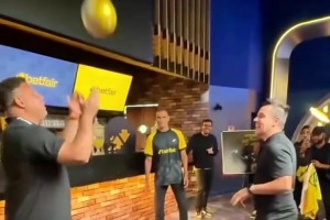 這孩子欺負我倆！當大羅和瓦刀一起玩花式足球！