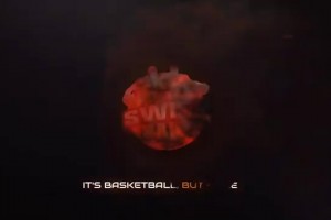 名場面：皮爾斯帶著自己狗在保羅的草坪上便便，然后趕緊逃跑！