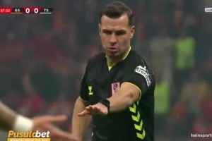 ?。坎门斜緛斫o加拉塔薩雷點(diǎn)球，然后立即將其改為球門球……