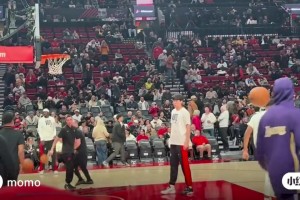 這也差太多了吧？網(wǎng)友對(duì)比楊瀚森和姚明訓(xùn)練中的動(dòng)作速率