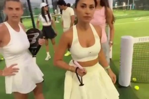 美國博主問安東內(nèi)拉：你是做什么工作的？??