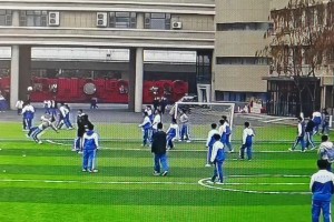 能吹一輩子！小伙子這一腳倒鉤，成了全校男生心中的神??