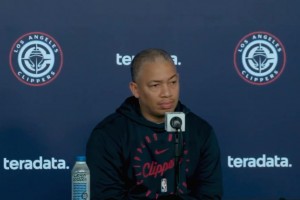 還在試驗陣容？泰倫·盧回應記者提問：比爾是我們的首發(fā)球員