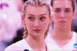 妥妥的校園女神??！庫里教妹布林克大學時期精彩集錦！