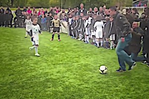 小孩：退役老頭欺我小無力??