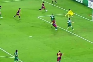 太可惜了！這球若踢進(jìn)，將又是一歷史名畫！