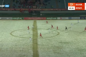 延吉冰天雪地，白色場地白色用球，這對前鋒和守門員都是考驗