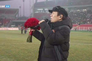 遼寧鐵人奪冠慶典，歌手趙傳演唱《我很丑，可是我很溫柔》