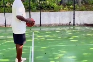 喬丹：有點緊張 ？多年沒打球中投依然如此穩(wěn)！