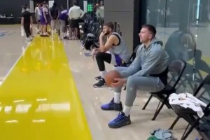 這球感真是老天爺賞飯吃！東契奇：分享一下我最近的花式進(jìn)球??