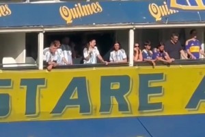 歐美女歌手Lipa現(xiàn)場(chǎng)觀看阿根廷超級(jí)德比，這都被發(fā)現(xiàn)了啊~