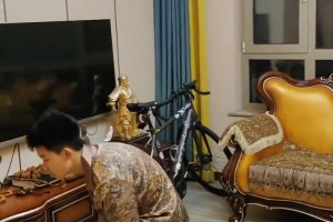 小男孩惡搞模仿哈登，這走步都走到姥姥家去了