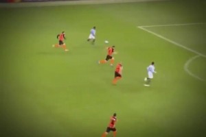 經(jīng)典時(shí)刻！梅西放棄戴帽讓點(diǎn)給格里茲曼！格子隨后又抱了一下梅西