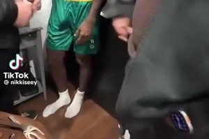 現(xiàn)場(chǎng)抓奸！喀麥隆國(guó)腳恩加馬勒烏出軌被女友發(fā)現(xiàn)并當(dāng)面對(duì)質(zhì)！