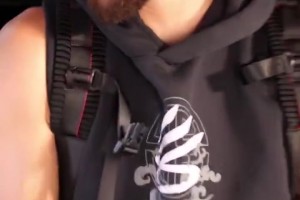 庫里看到巴特勒大媽造型，實(shí)在繃不住笑噴了！??