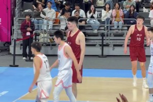 ??本屆全運會最炸裂進球？余嘉豪籃下接球，強行隔扣胡金秋！