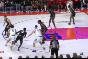 長的真帥！小佩賈vs德州理工砍23分3板3斷 球風(fēng)強硬！