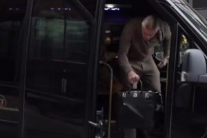 要進世界杯了？哈蘭德鮑勃等球員此前抵達(dá)挪威隊的視頻！