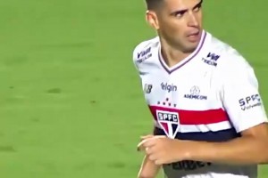 世事無(wú)常！前海港外援奧斯卡查出心臟問(wèn)題，或?qū)⒕痛送艘郏? >
                                        </div>
                                    </div>
                                                                        <div   id=