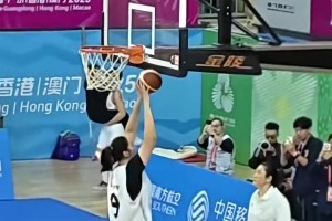 觀感恐怖！2米26的張子宇，賽前居然是這么熱身的！